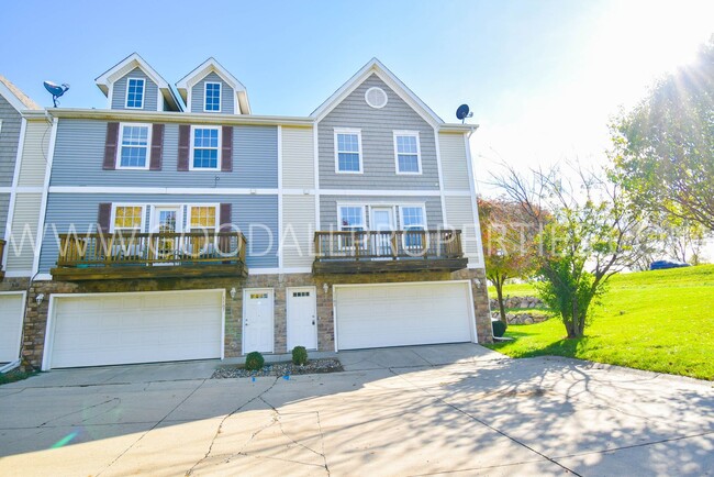 Building Photo - 2 Bedroom, 2 Bath Townhome in Pleasant Hill!