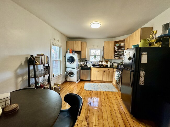 Photo - 99 Summer St Apartments Unit 3