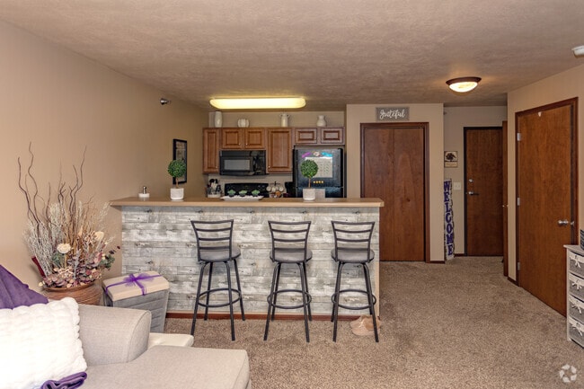 1BR, 1BA - 619SF