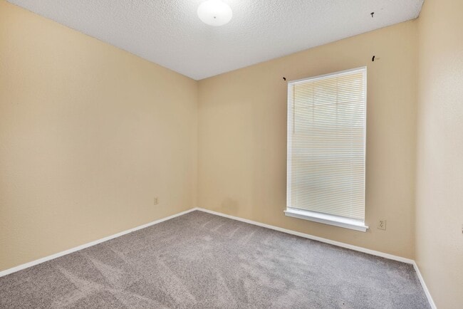 Photo - 3 bedroom 2 bath in the well sought subdivision of Great Northwest!