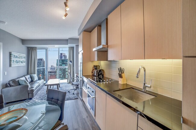 Photo - 299 Front St W Unit ID1050766P