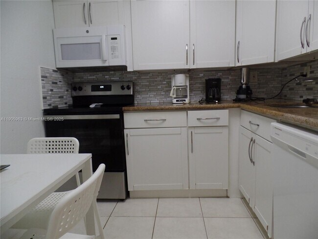 Photo - 210 172nd St Unidad 127