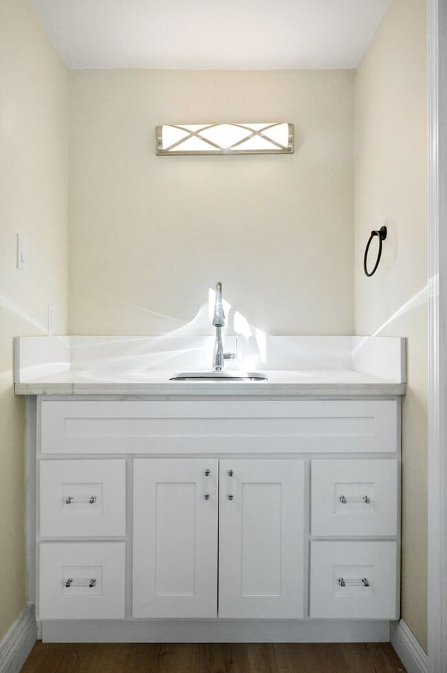 Photo - Large studio unit in a quiet Claremont Nei...