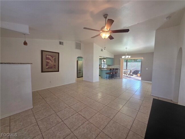 Photo - 424 SW 37th Ln