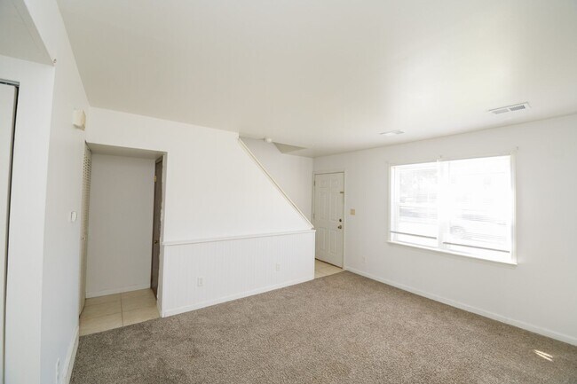 Photo - 2225 Yorktowne Dr