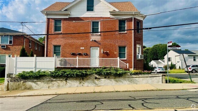 Building Photo - 773 Admiral St Rental