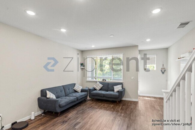 Photo - 2596 Gimelli Way