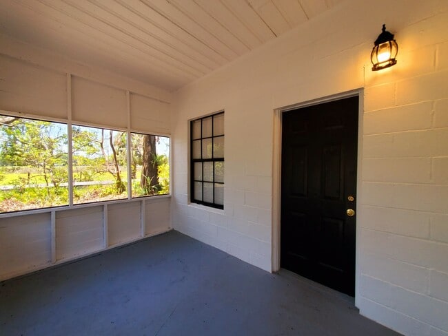 Photo - 2 Bedroom, 1 Bathroom Home for Rent in Plant City!