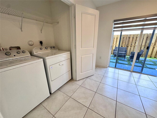 Photo - 544 NE 4th St