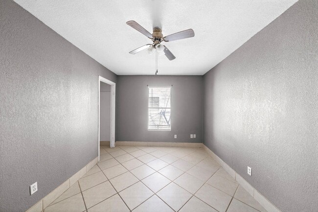 Photo - 128 Kress St