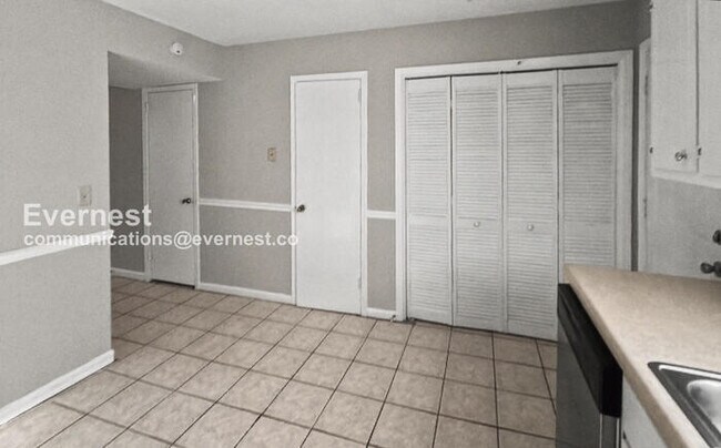 Photo - 2463 Hampstead Dr