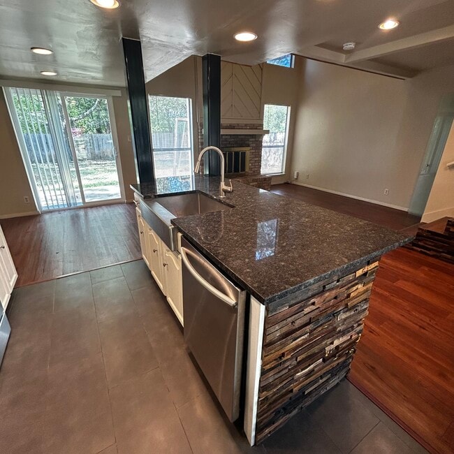 Photo - 3901 Knollwood Dr Unit B