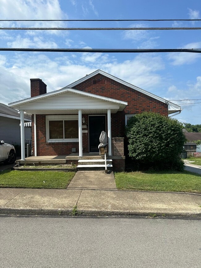 Building Photo - 218 Broad St Rental