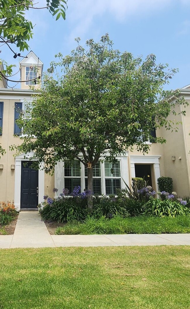 Building Photo - Experience luxury and comfort in this beau... Rental