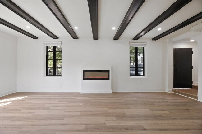 Photo - 8 BED 4 BATH  fully remodeled house in Wes...