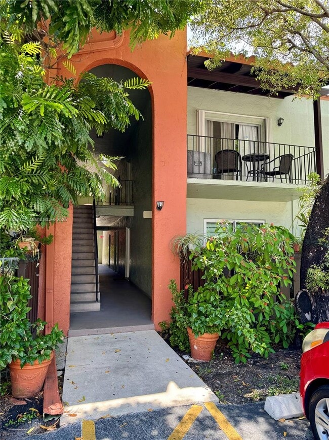 Building Photo - 10768 N Kendall Dr Unit H12