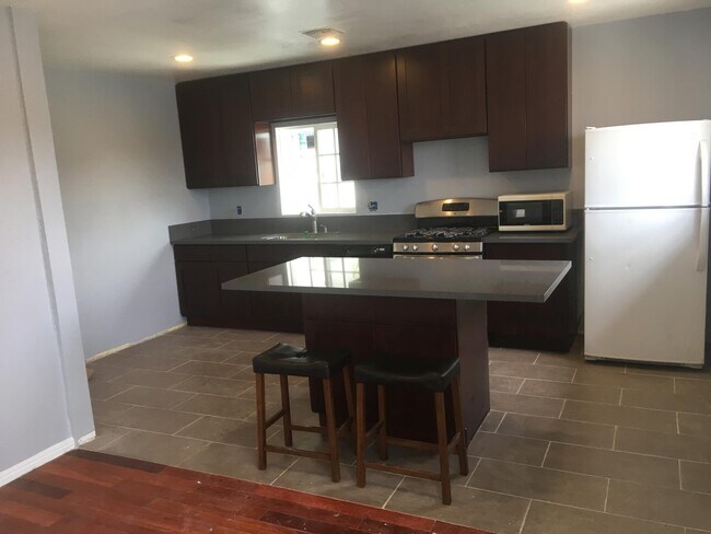 Photo - 1221 W Mission Rd Unidad 0