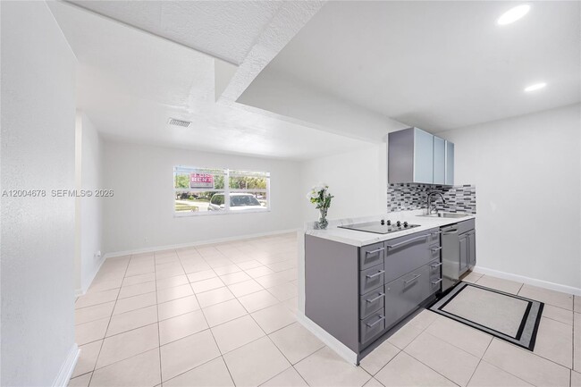 Photo - 543 SW 61st Terrace