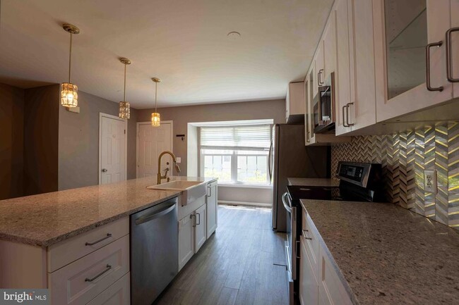 Photo - 18246 Fox Chase Cir