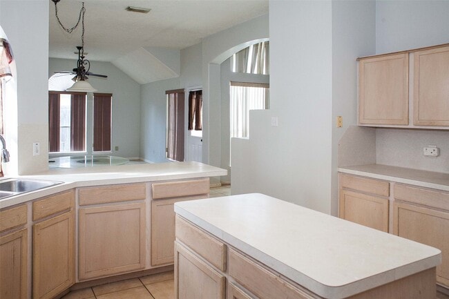 Building Photo - 6223 Newbury Dr