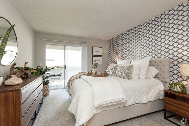 Colony Parc 2BR, 1BA - 1020SF - Colony Parc