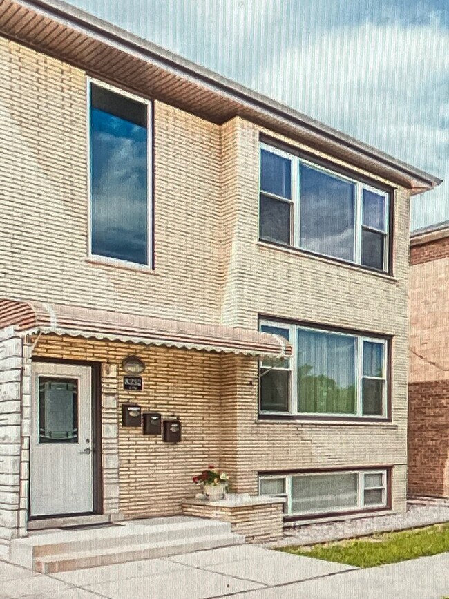 Building Photo - 8252 W 95th St Unit 2