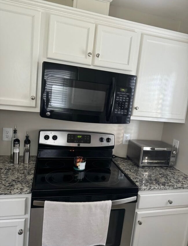 Photo - 405 Crestwood Dr