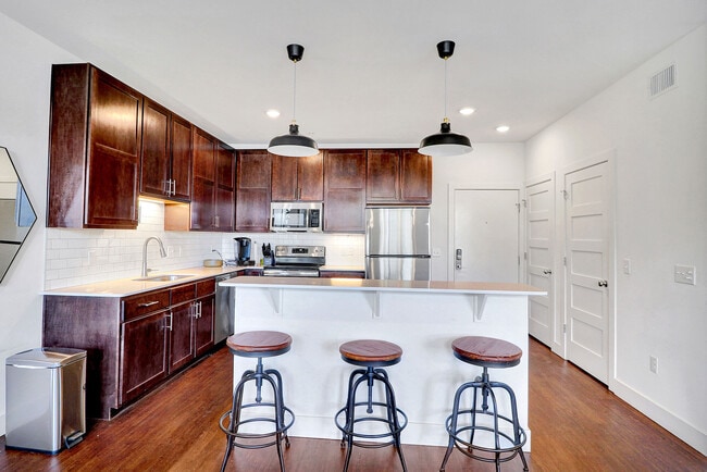 Cocina Depot 16, Flats & Townhomes - Depot 16 Portfolio