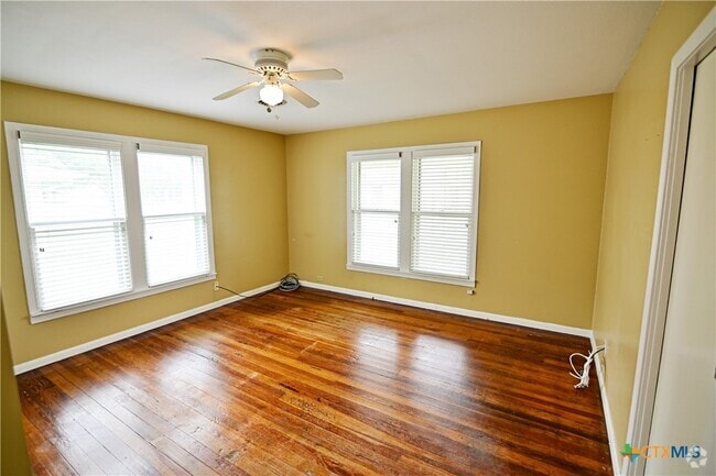 Building Photo - 108 E Clayton St Rental
