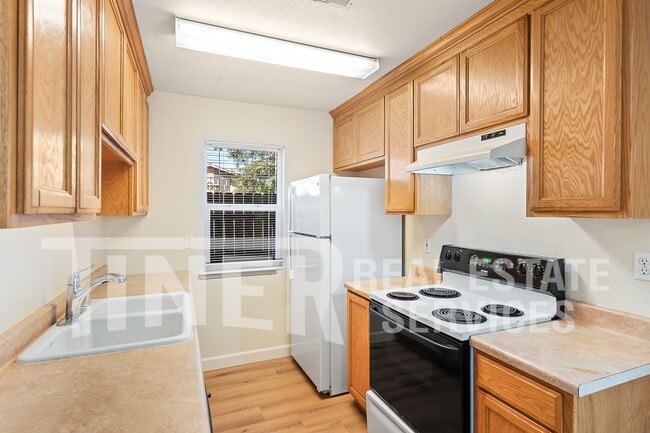 Photo - 5710 Cypress Ave