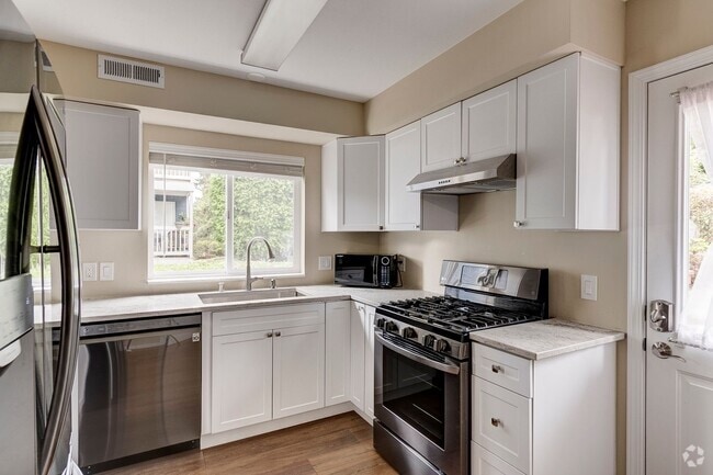 Building Photo - Tri-Level 2 Bed, 2 .5 bath Home near Ft. N...