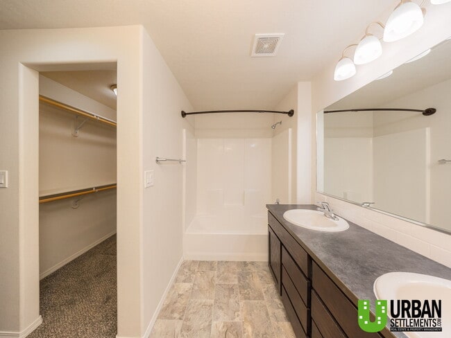 Photo - 4425 N McCabe Ln