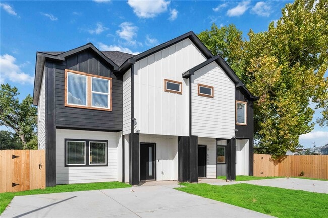 Photo - 6909 S Hall St