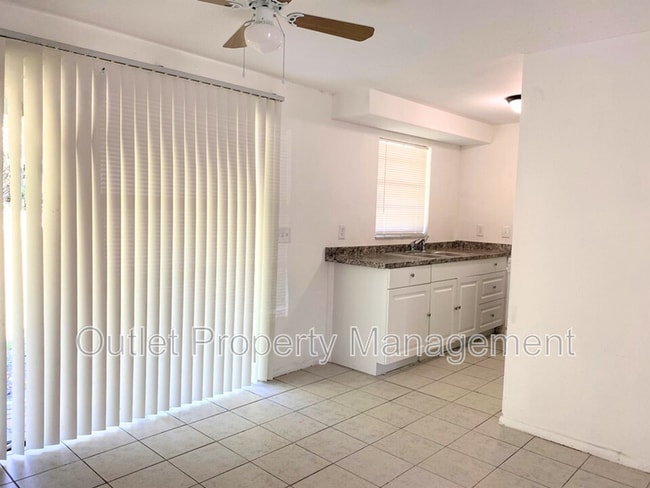 Photo - 806 E 14th St