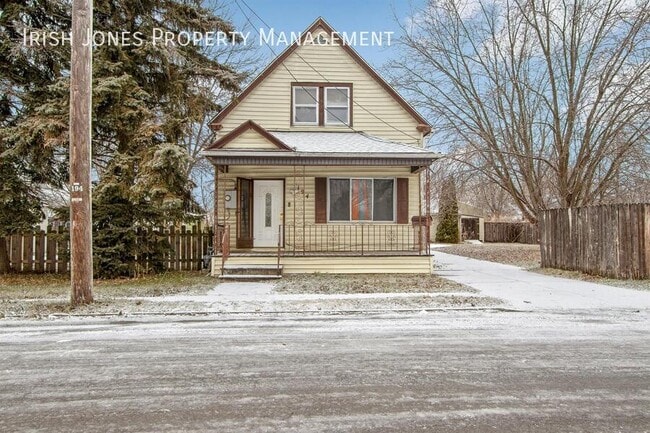 Building Photo - 194 Central Ave Unit Upper