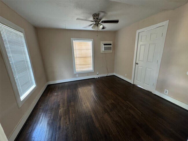 Building Photo - 7018 Avenue F Unit 1