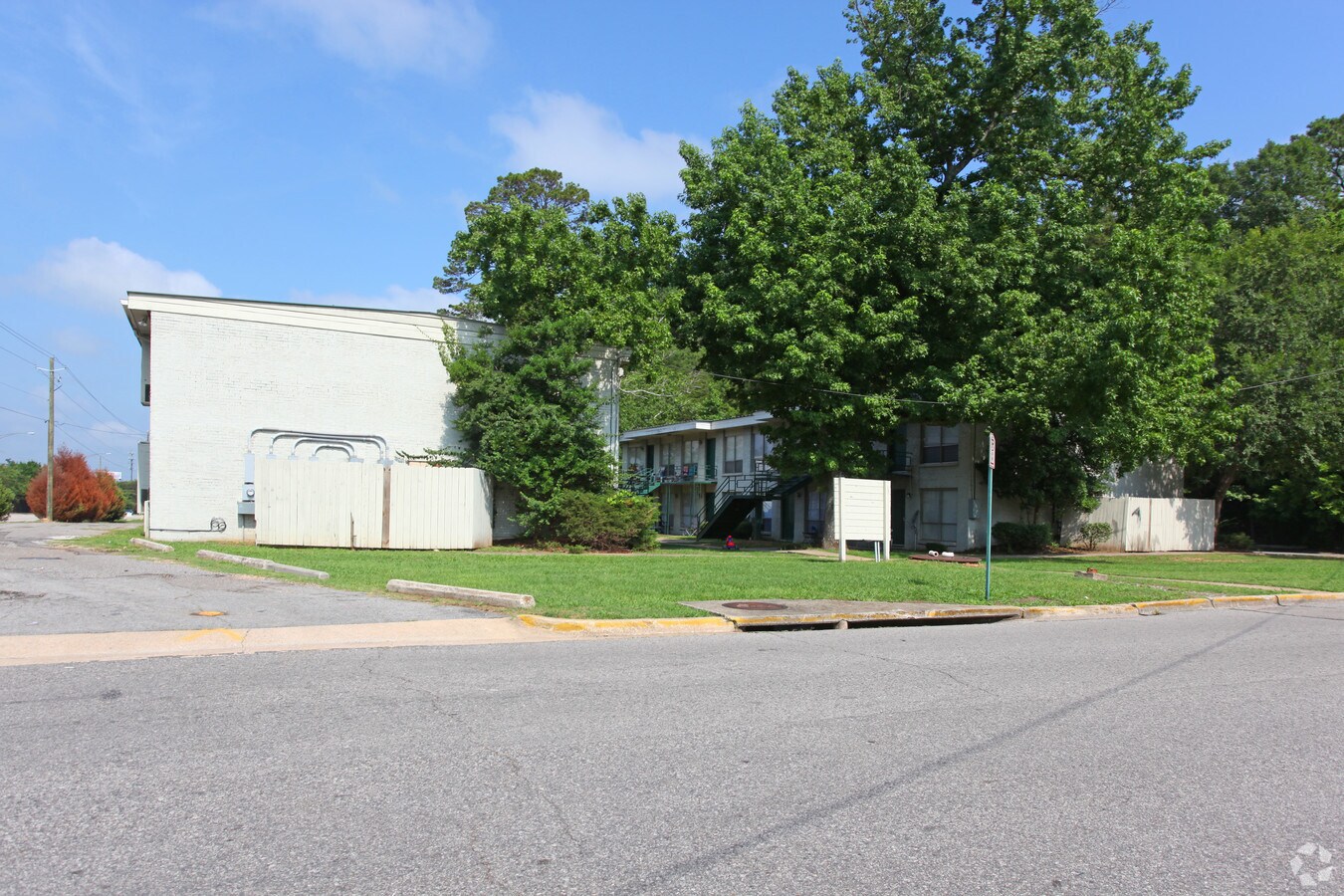 Brookhurst Apartments - Brookhurst Apartments