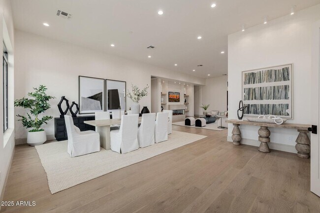 Photo - 3301 E Elm St