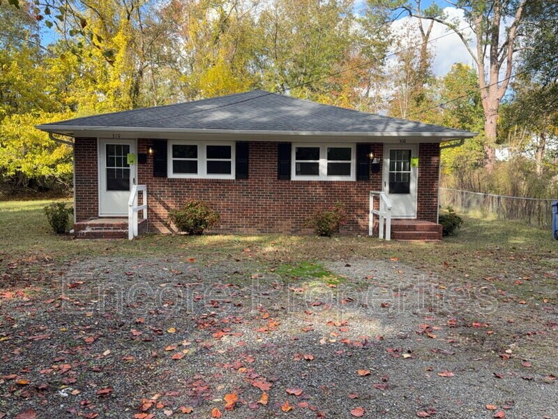 Photo - 310 Depot St