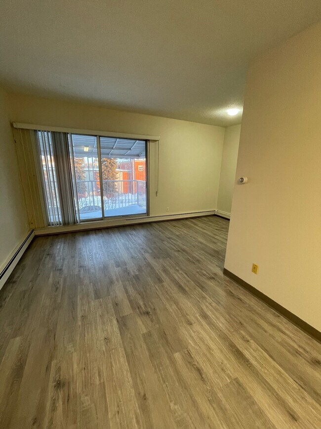 Photo - 13516-102 102 St NW Unit 303