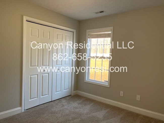 Photo - 260 Sanford Ct