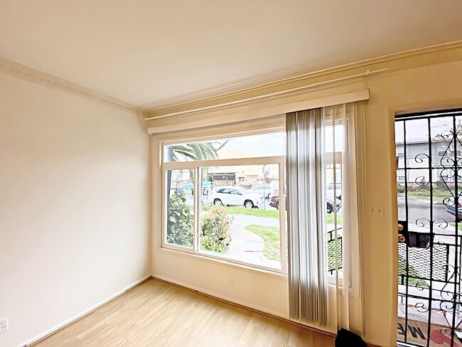 Photo - 6123 Cashio St Unidad 1