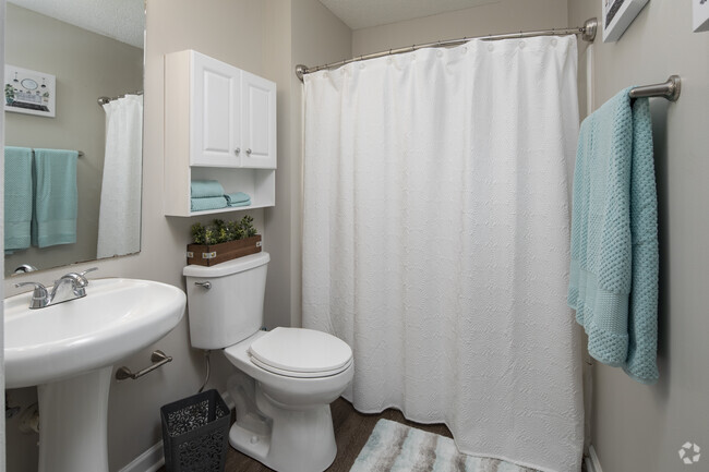 2BR, 2BA - 975SF