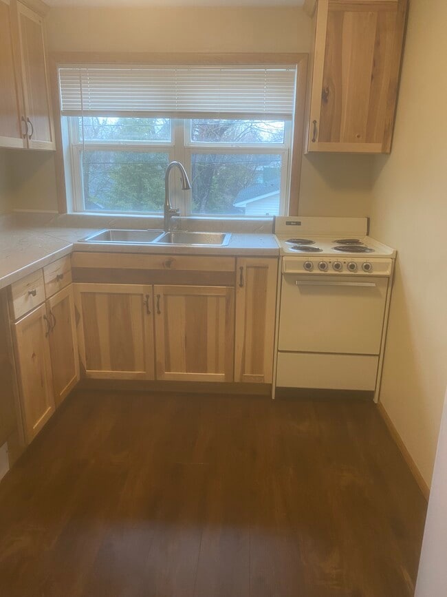 Building Photo - 1418 Irvine Ave NW Unit C