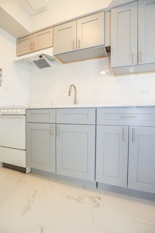 Photo - 6110 N Kenmore Ave