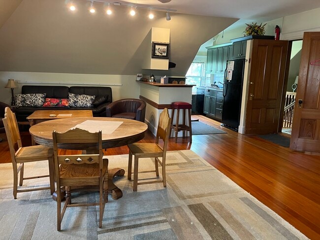 Photo - 736 Washington St