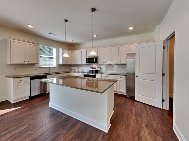 Photo - 729 Carnaby Ln