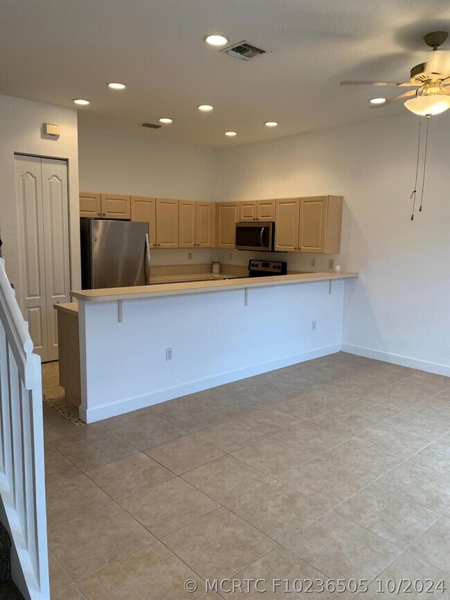 Building Photo - 14631 SW 6th St Unit 14631