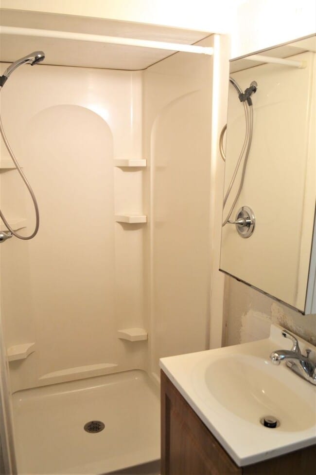 Building Photo - 904 1/2 Denton Unit 904 1/2 Denton St. Rental