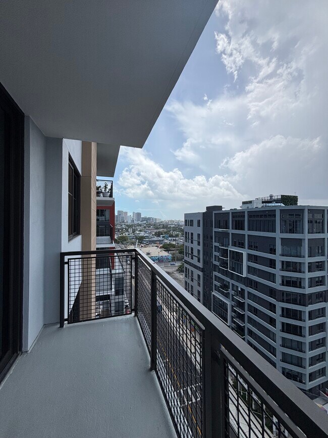 Photo - 133 NE 24th St Unidad B19